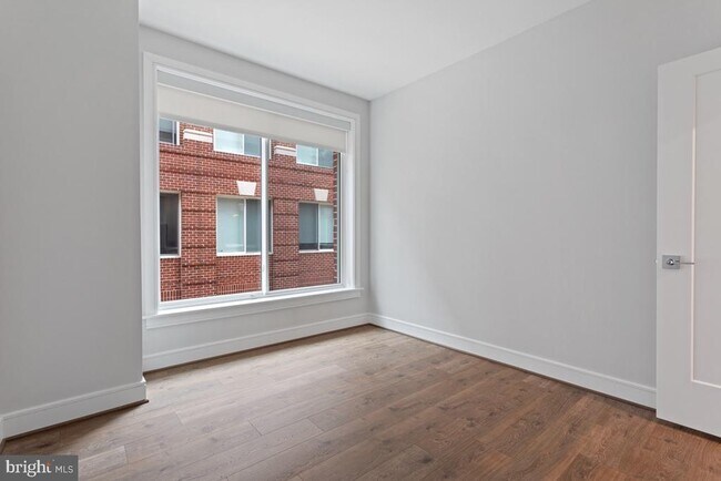 Building Photo - 635 Slaters Ln