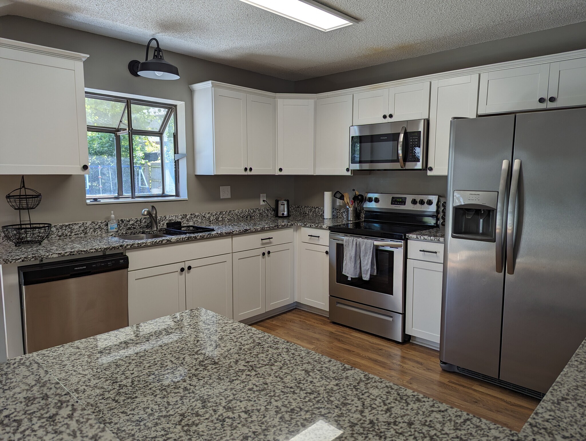 Kitchen - 3726 Overland Cutoff