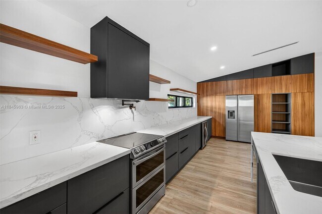 Building Photo - 1511 SW 30th Pl