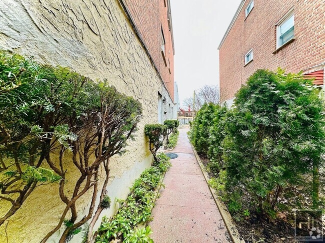 Building Photo - 3216 Griswold Ave