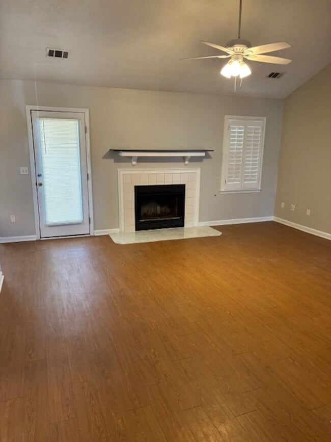 Building Photo - Your Next Home Awaits – Move-In Ready.