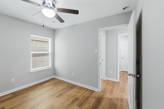 Building Photo - 1326 Amy Dr