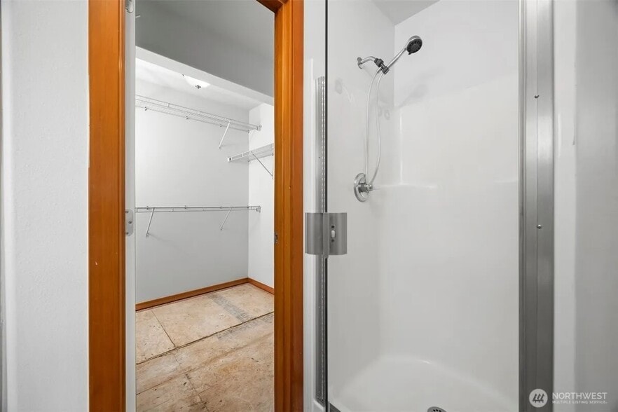 Building Photo - 6214 Malloy Ave