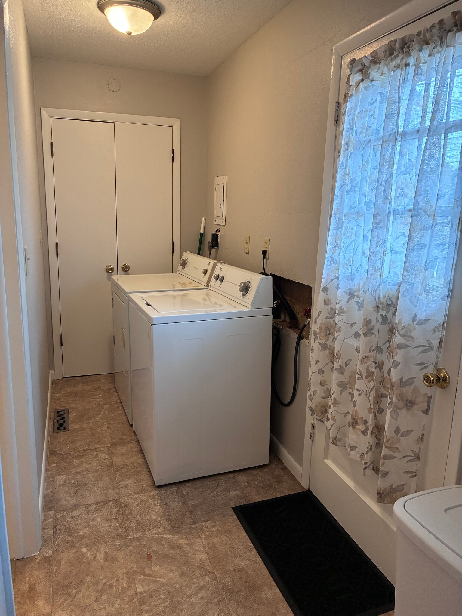 In-unit washer and dryer - 1026 N Jefferson St