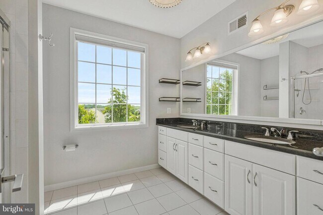 Building Photo - 23286 Southdown Manor Terrace