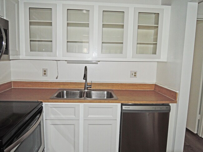 Building Photo - 322 Colony Ln