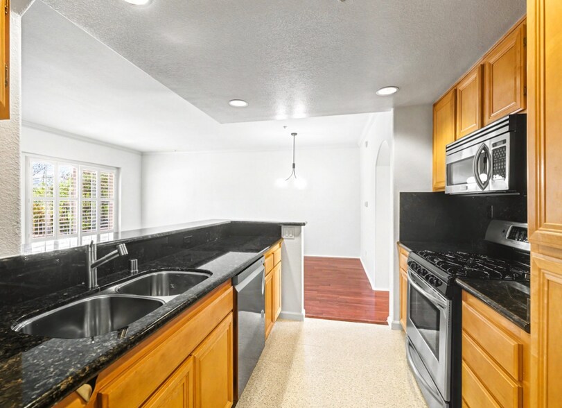 Building Photo - 5200 Premiere Hills Cir