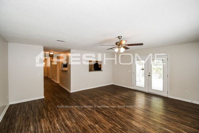 Building Photo - HOME FOR RENT!