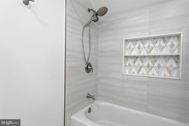 Building Photo - 9 Hibiscus Pl