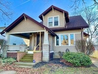 Building Photo - 1041 W 10th St