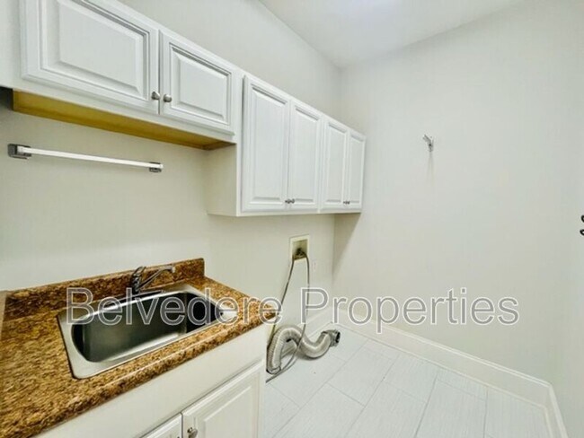 Building Photo - 4204 Peppervine Trail