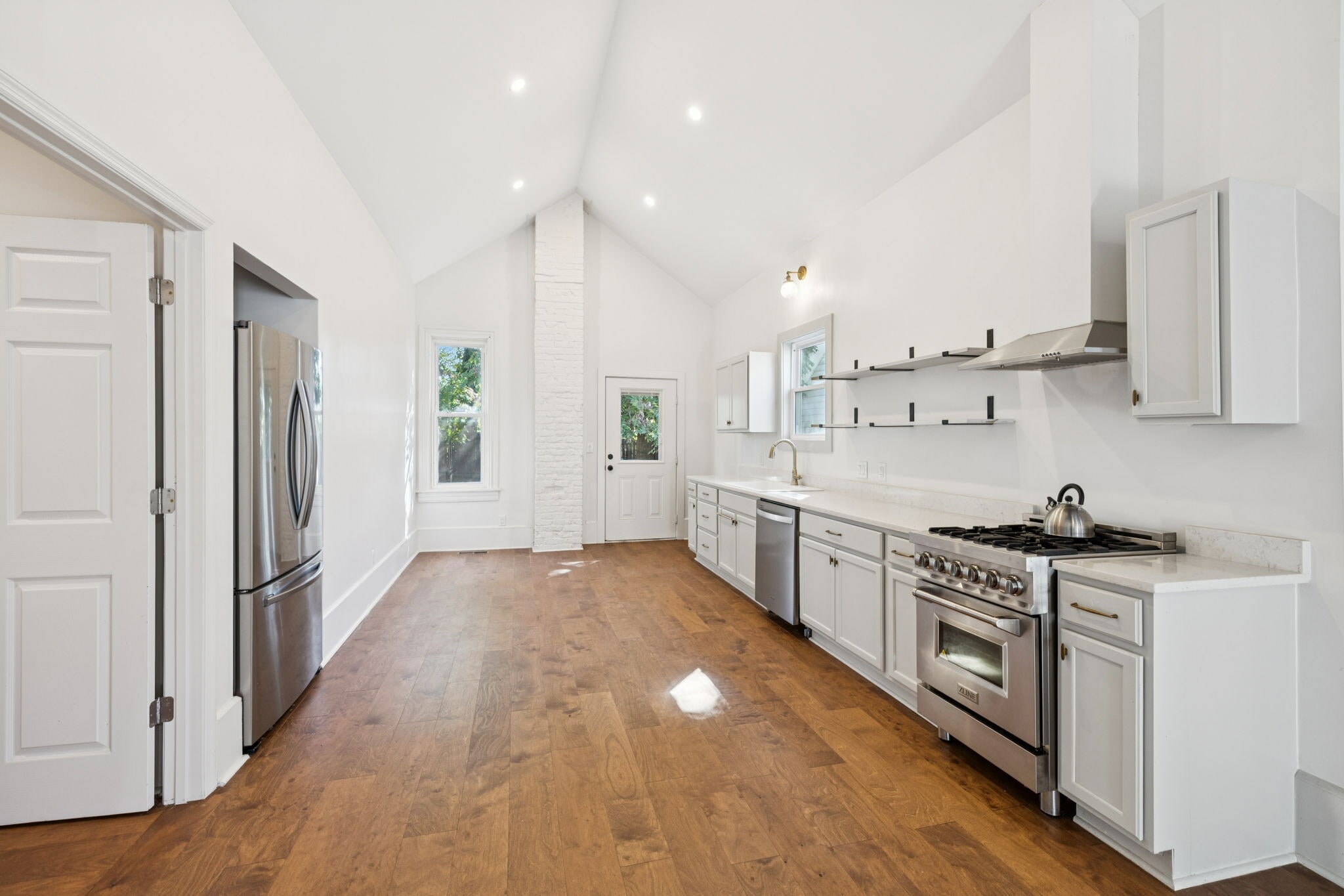 Building Photo - 911 S High St