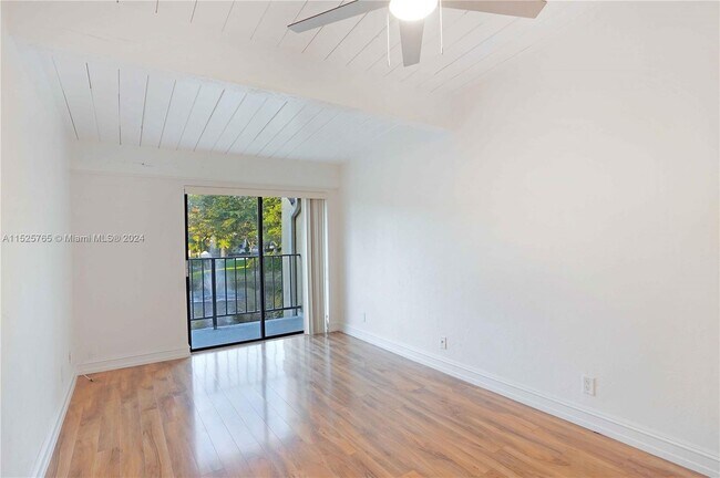 Building Photo - 701 E Coco Plum Cir