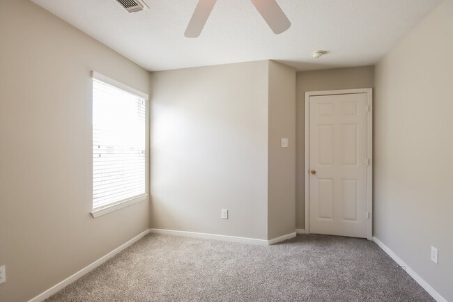 Building Photo - 12327 Landsdown Ridge Way
