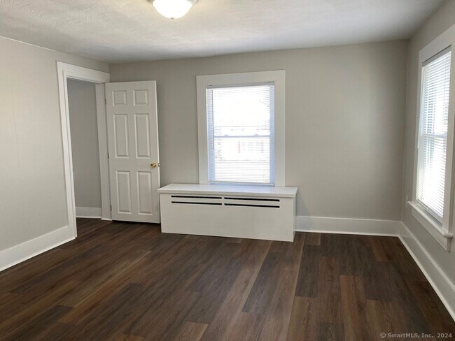 Building Photo - 435 Migeon Ave