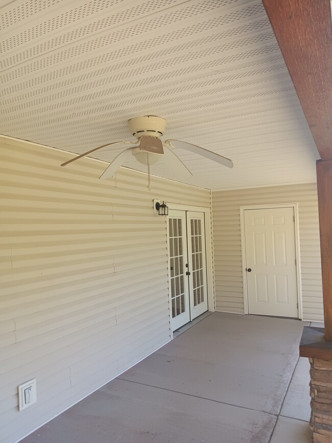 Building Photo - 809 Island View Dr
