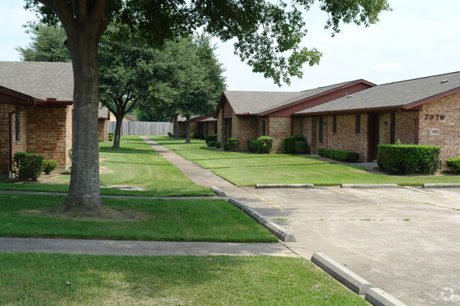 Building Photo - Briarwood Green Townhomes