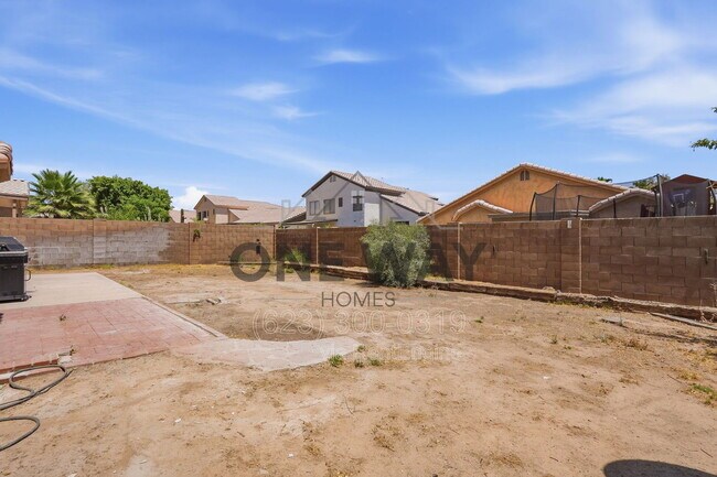 Building Photo - 4622 E Summerhaven Dr