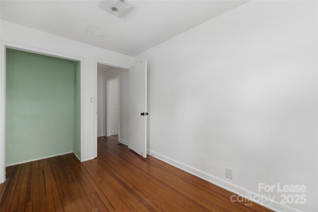 Building Photo - 387 Woodlawn Ave