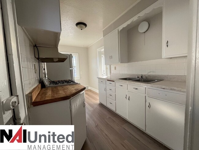 Building Photo - Three bedroom, two bathroom home for rent in Morningside