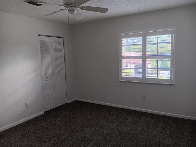 Building Photo - 8045 Eastlake Dr
