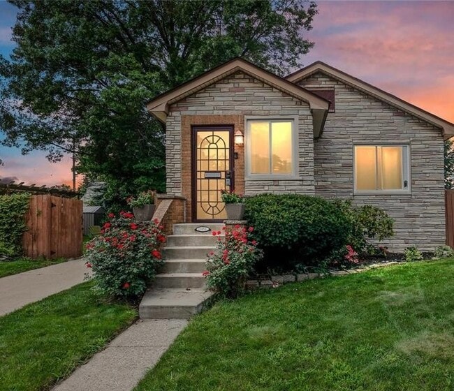Primary Photo - 23053 Couzens Ave