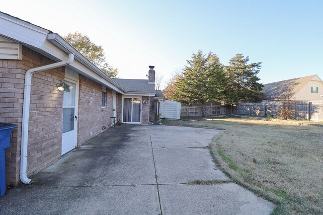 Building Photo - 3 Bed | 2 Bath | Tulsa