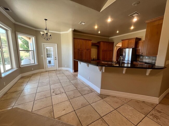 Building Photo - Beautiful 5 Bedroom 4 Bathroom House in Ga...