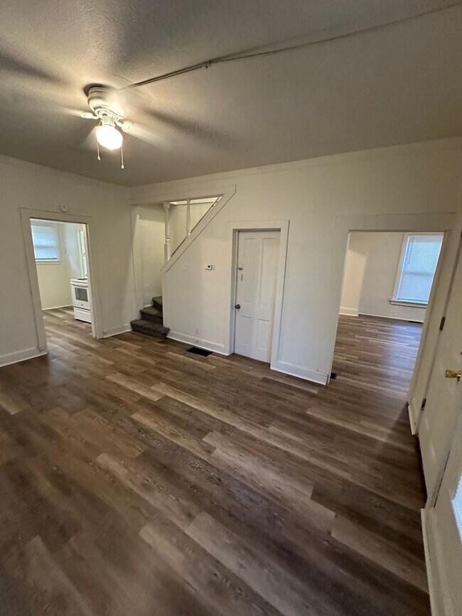 Building Photo - RD1118