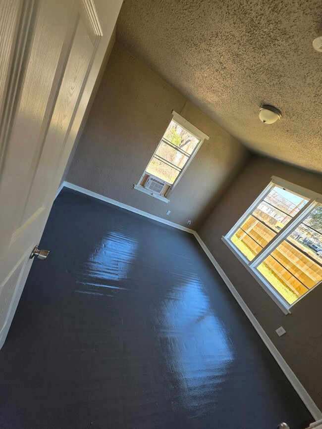 Building Photo - 1279 Estelle St