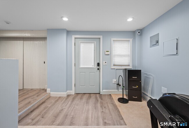 Building Photo - 297 South Rd