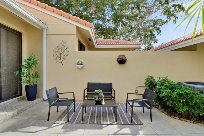 Building Photo - 204 Old Meadow Way