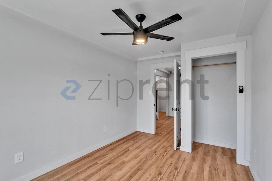 Building Photo - Unit N/a