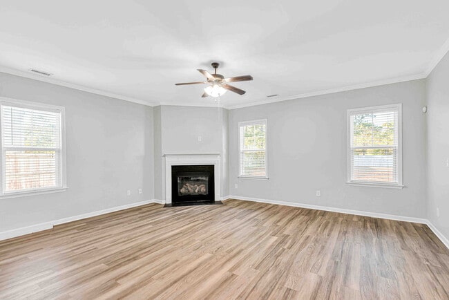 Building Photo - 601 Winfall Dr