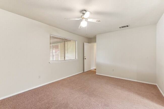 Building Photo - 2602 Orion Dr