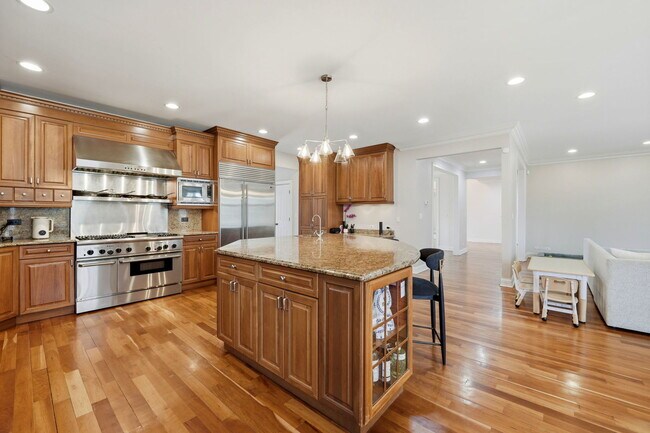 Building Photo - 2181 2nd St