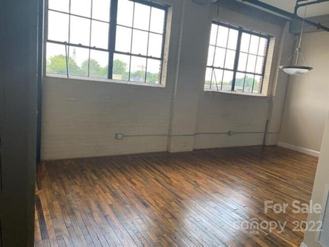 Building Photo - 109 N Hayne St