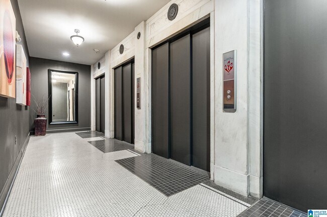 Building Photo - 2024 2nd Ave N