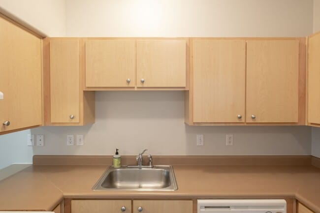 Building Photo - Stylish 2-Bedroom Condo Near OSU – Spaciou...