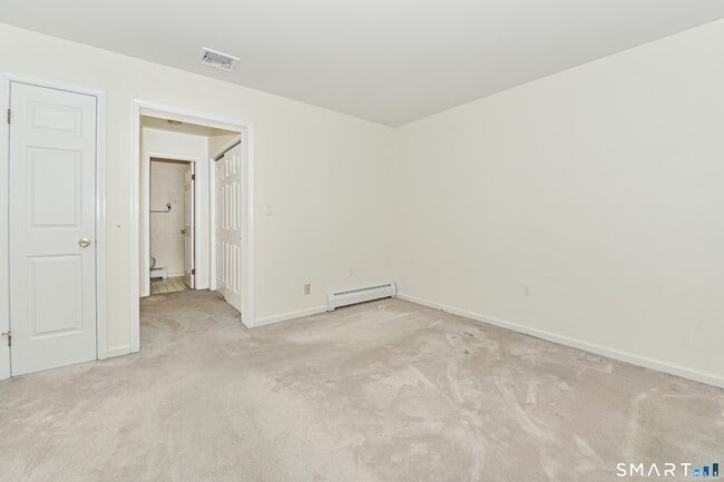 Building Photo - 5 Moody Ave