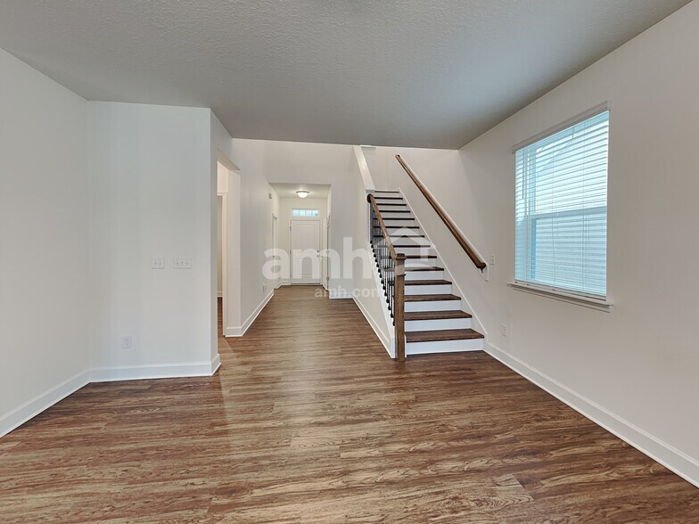 Building Photo - 430 Sandstone Dr