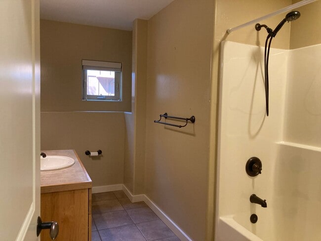 Building Photo - Custom home in the sought-after Edgemont H...