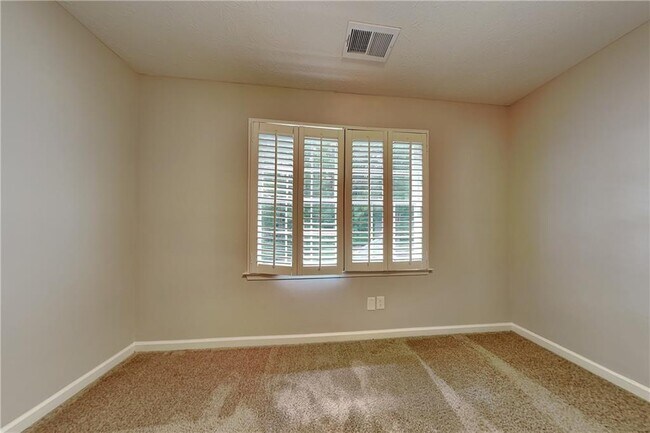 Building Photo - 1231 Kelvington Way SW