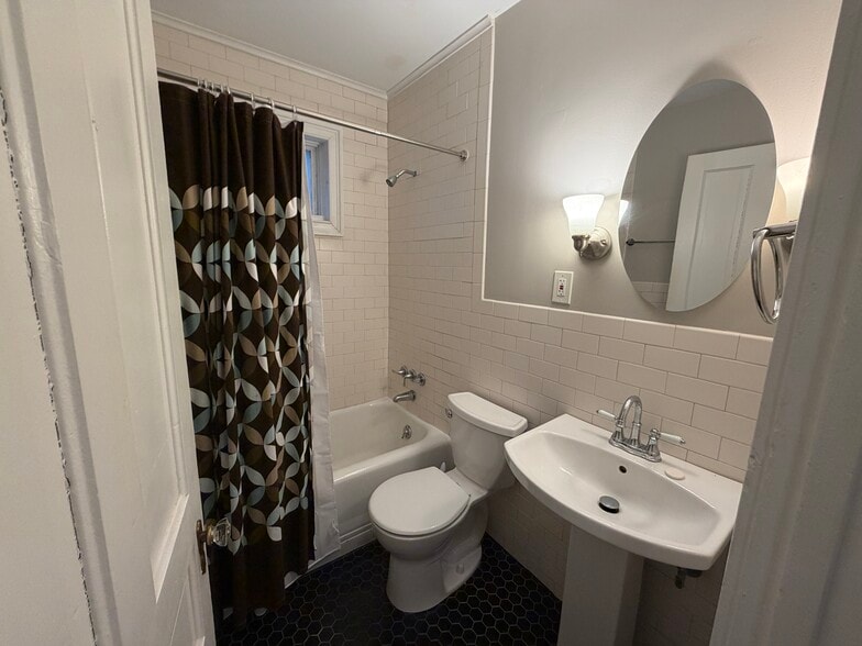 Bathroom - 21 Horton Pl