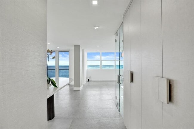 Building Photo - 209 N Fort Lauderdale Beach Blvd