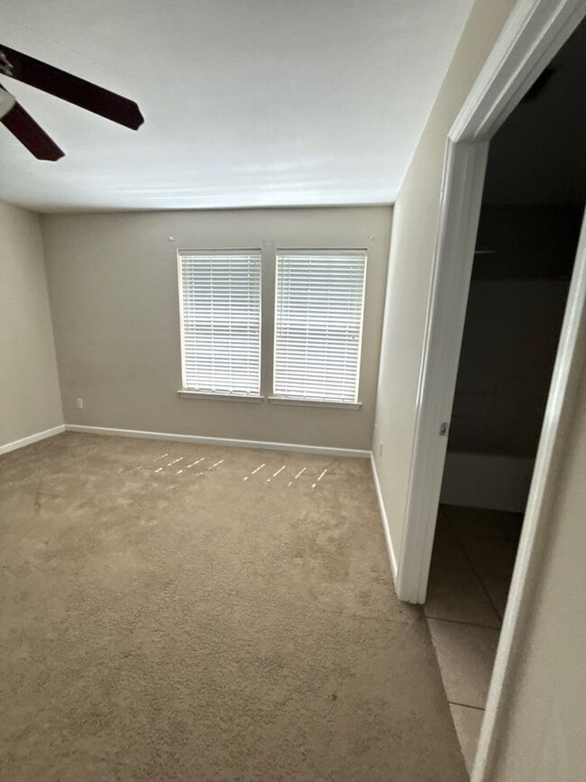 Building Photo - 112 S Chapel Dr