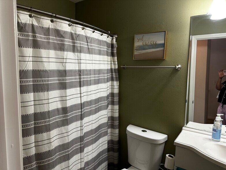 Building Photo - 138 Oak Valley Cir