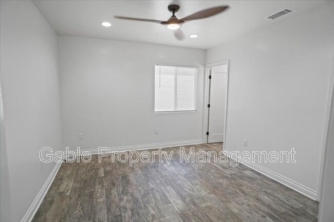 Building Photo - 24403 Newhall Ave