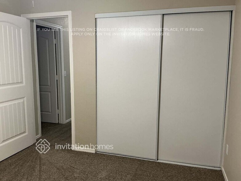 Building Photo - 8913 E Portobello Ave