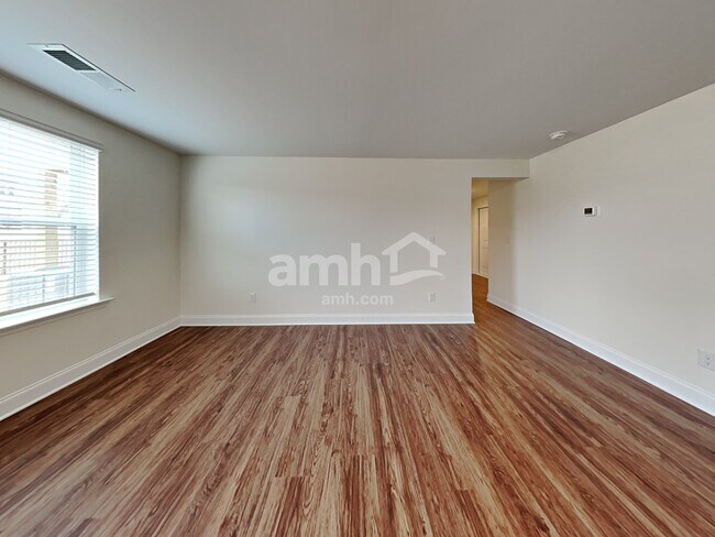 Building Photo - 174 Larragan Dr